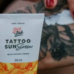 Jaki krem do tatuażu? Wybierz mądrze i ciesz się kolorem na lata!