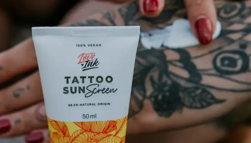 Jaki krem do tatuażu? Wybierz mądrze i ciesz się kolorem na lata!