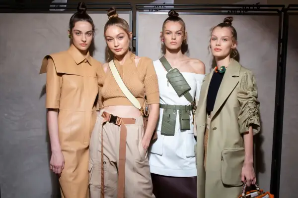 Modeling 17 lat: Jak bezpiecznie zacząć karierę w Polsce?